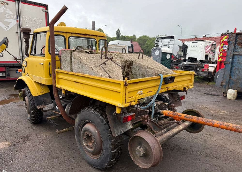 Mercedes-Benz UNIMOG 406B - Pritsche LKW: das Bild 3 Mercedes-Benz UNIMOG 406B - Pritsche LKW: das Bild 3