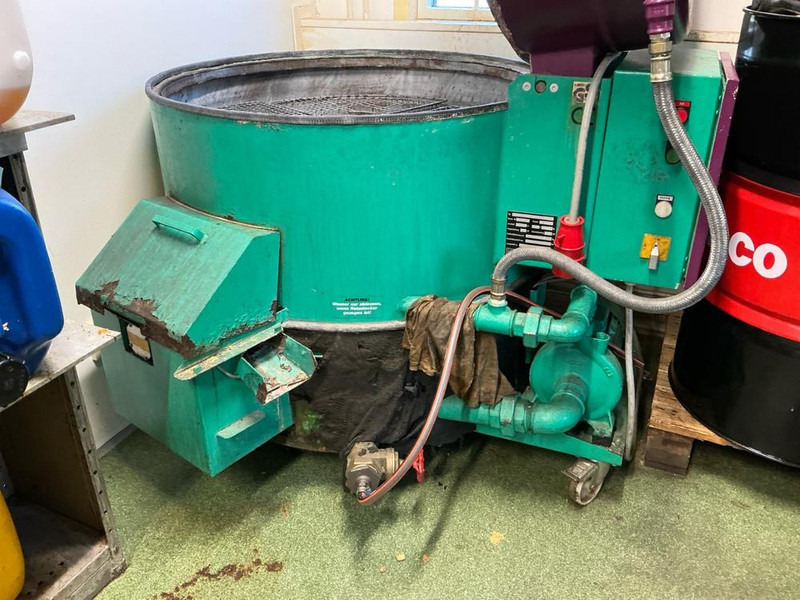 Perkute 82 WT - Metallbearbeitungsmaschine: das Bild 3 Perkute 82 WT - Metallbearbeitungsmaschine: das Bild 3