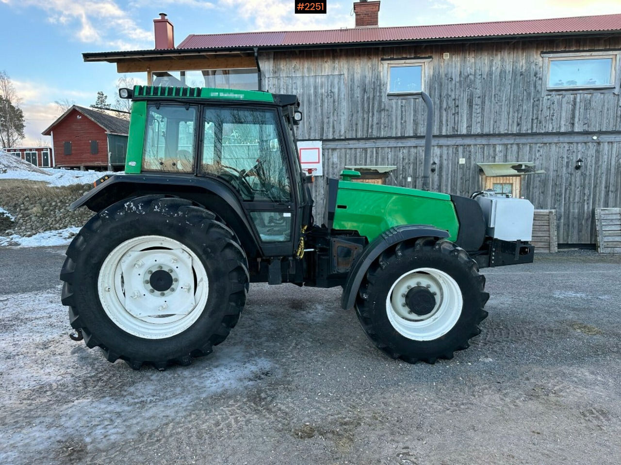 Valtra X110 waiststeering tractor with twintrac - Traktor: das Bild 1 Valtra X110 waiststeering tractor with twintrac - Traktor: das Bild 1