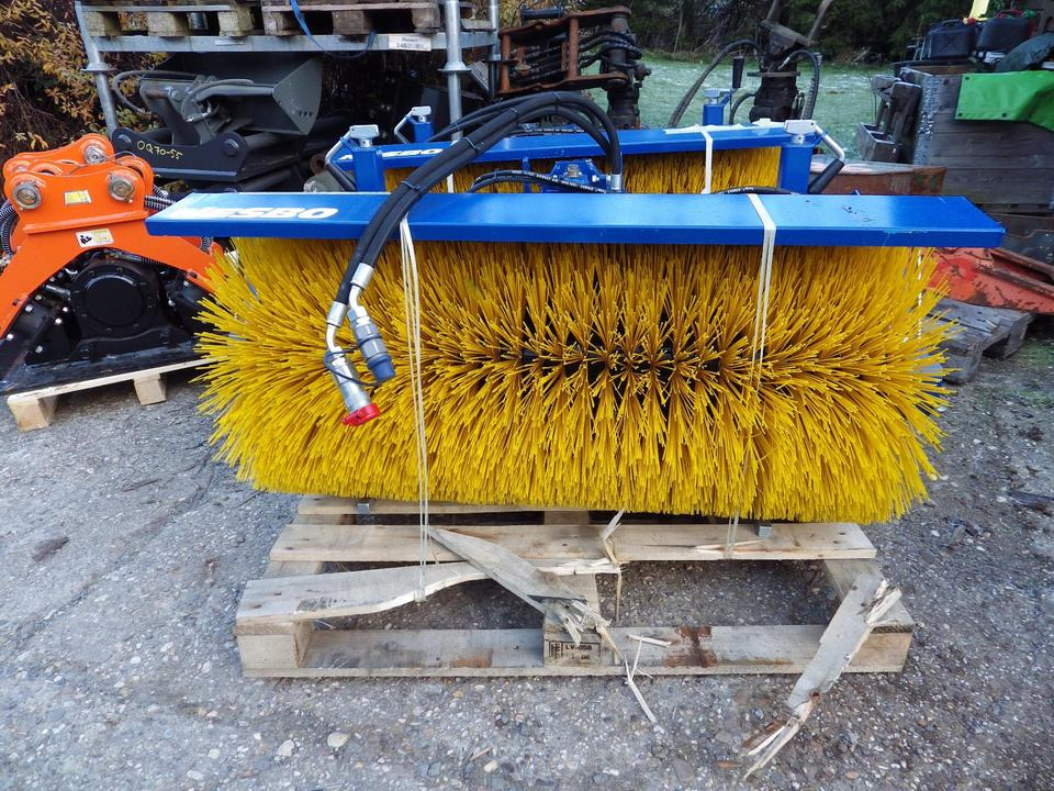 Front Kehrmaschine vollhydraulisch 1200NESBO ISEKI (2200 netto) - Kehrbesen: das Bild 2 Front Kehrmaschine vollhydraulisch 1200NESBO ISEKI (2200 netto) - Kehrbesen: das Bild 2