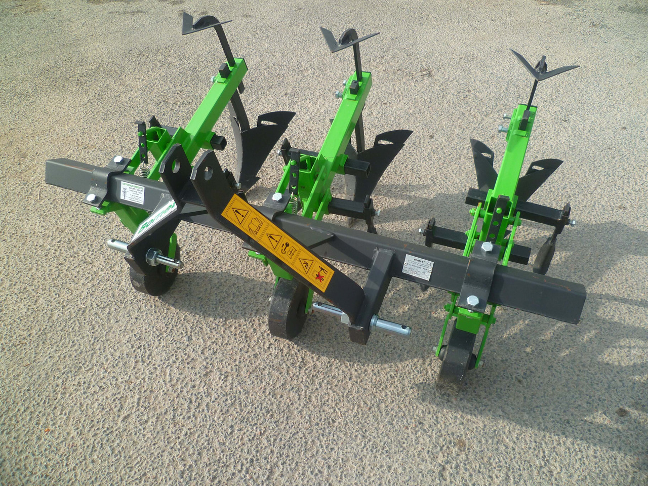 BOMET Bineuse Butteuse 2 rangs NORMA - Technik für Bodenbearbeitung: das Bild 3 BOMET Bineuse Butteuse 2 rangs NORMA - Technik für Bodenbearbeitung: das Bild 3