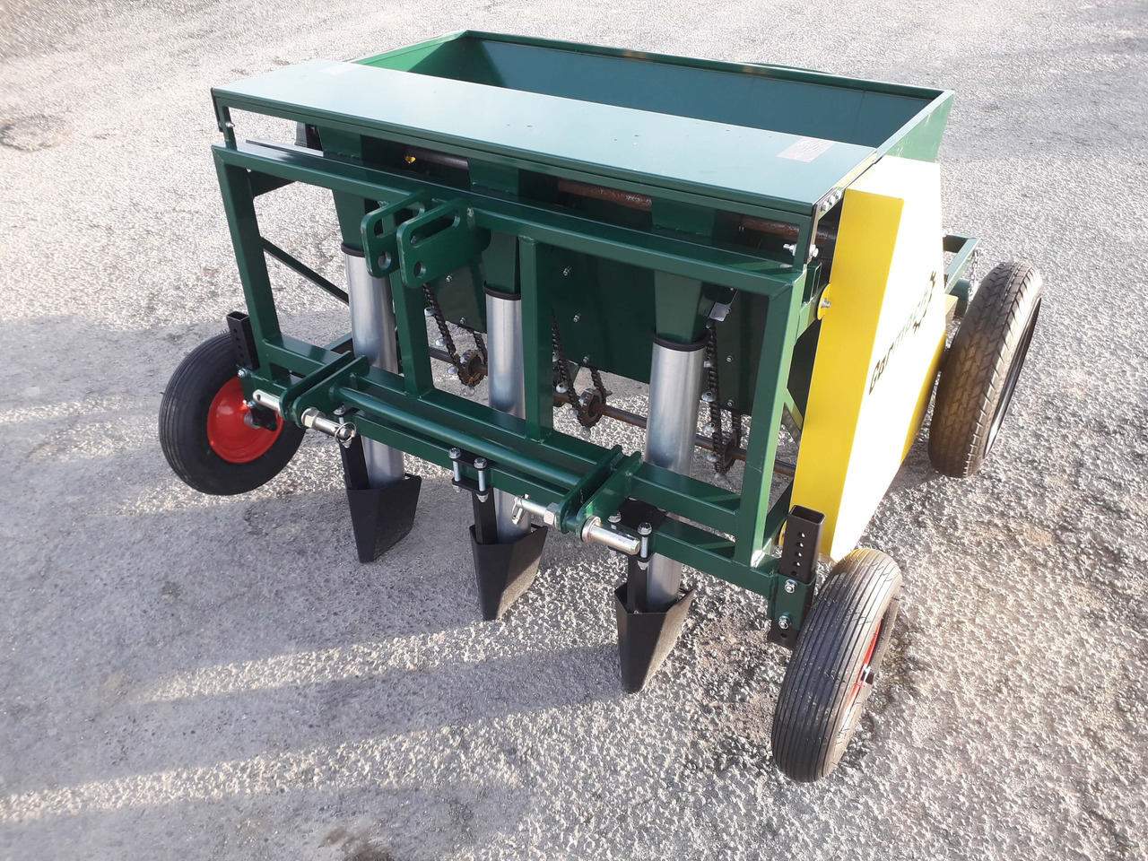 GARMACH Planteuse Ail-Oignon-Echalote AGP 3 R - Kartoffellegemaschine: das Bild 2 GARMACH Planteuse Ail-Oignon-Echalote AGP 3 R - Kartoffellegemaschine: das Bild 2