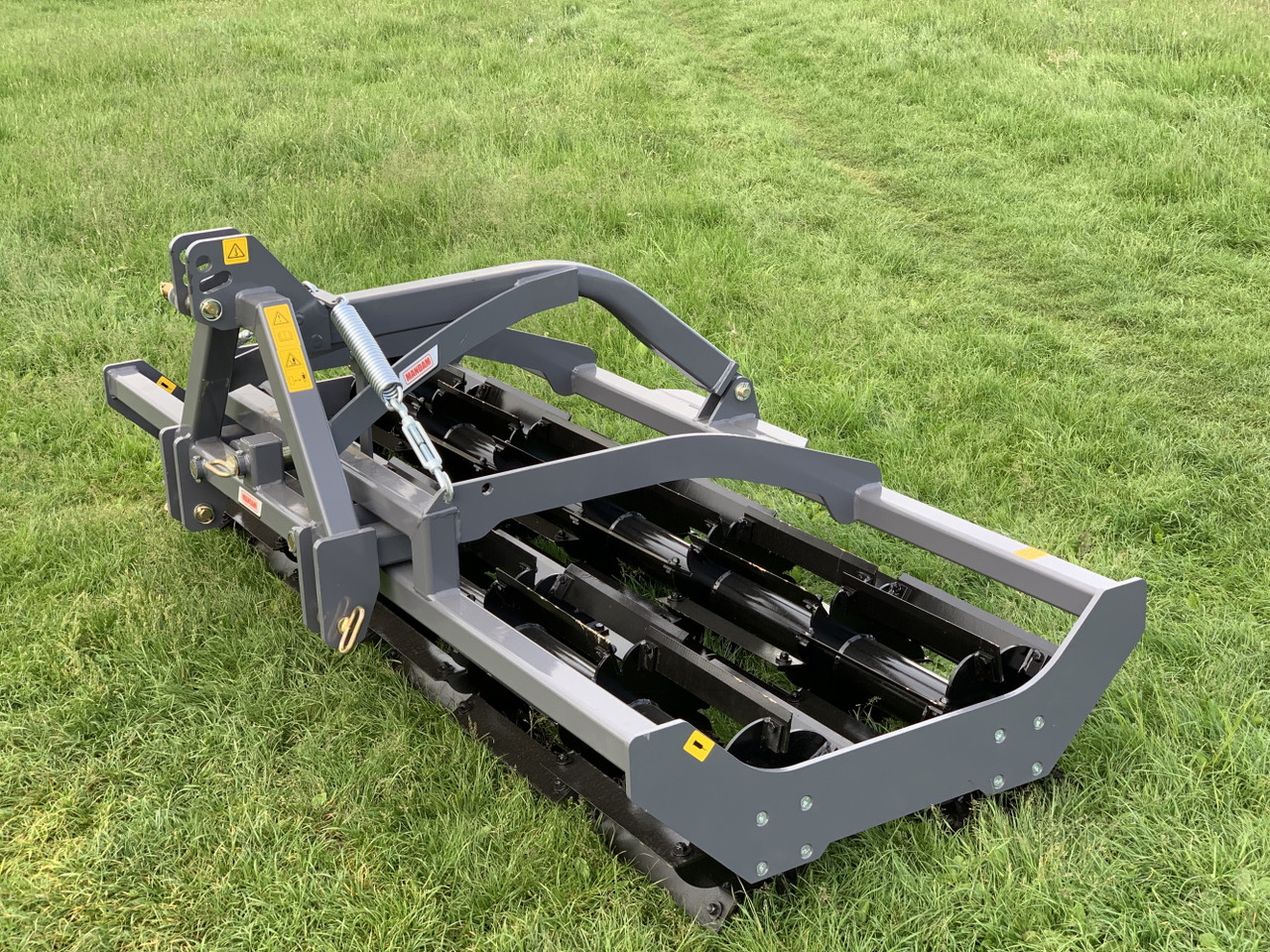 MANDAM Rouleau Destructeur - Technik für Bodenbearbeitung: das Bild 1 MANDAM Rouleau Destructeur - Technik für Bodenbearbeitung: das Bild 1