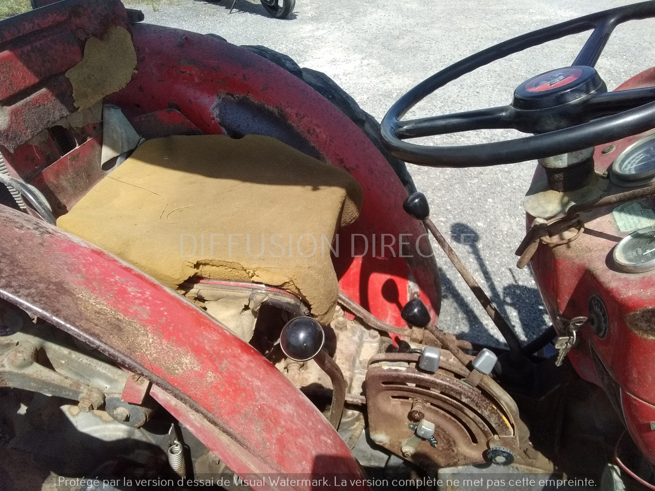 MASSEY FERGUSON TRACTEUR AGRICOLE 140 SUPER - Traktor: das Bild 5 MASSEY FERGUSON TRACTEUR AGRICOLE 140 SUPER - Traktor: das Bild 5