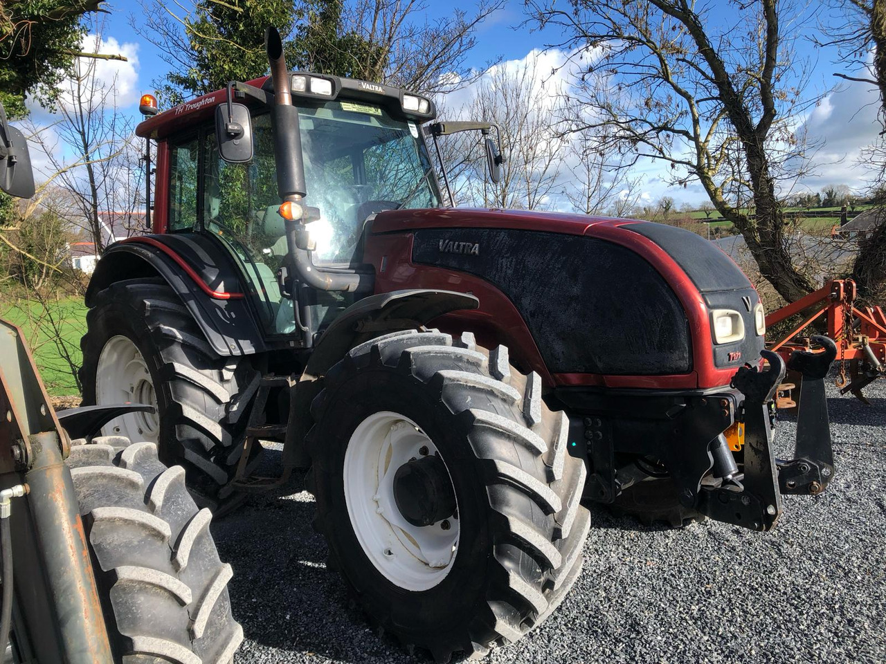 2009 Valtra T171 with front PTO - Traktor: das Bild 2 2009 Valtra T171 with front PTO - Traktor: das Bild 2