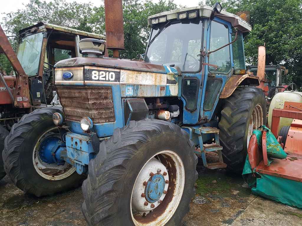 Ford 8210 - Traktor: das Bild 3 Ford 8210 - Traktor: das Bild 3