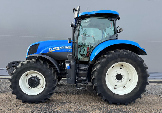 New Holland T7.200 - Traktor: das Bild 2 New Holland T7.200 - Traktor: das Bild 2