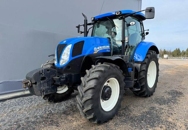 New Holland T7.200 - Traktor: das Bild 1 New Holland T7.200 - Traktor: das Bild 1