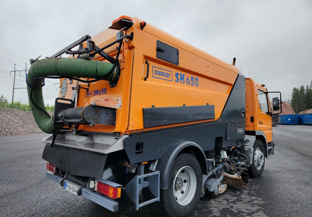 Schmidt SK650 Atego 85kmh/h - Kehrmaschine: das Bild 5 Schmidt SK650 Atego 85kmh/h - Kehrmaschine: das Bild 5