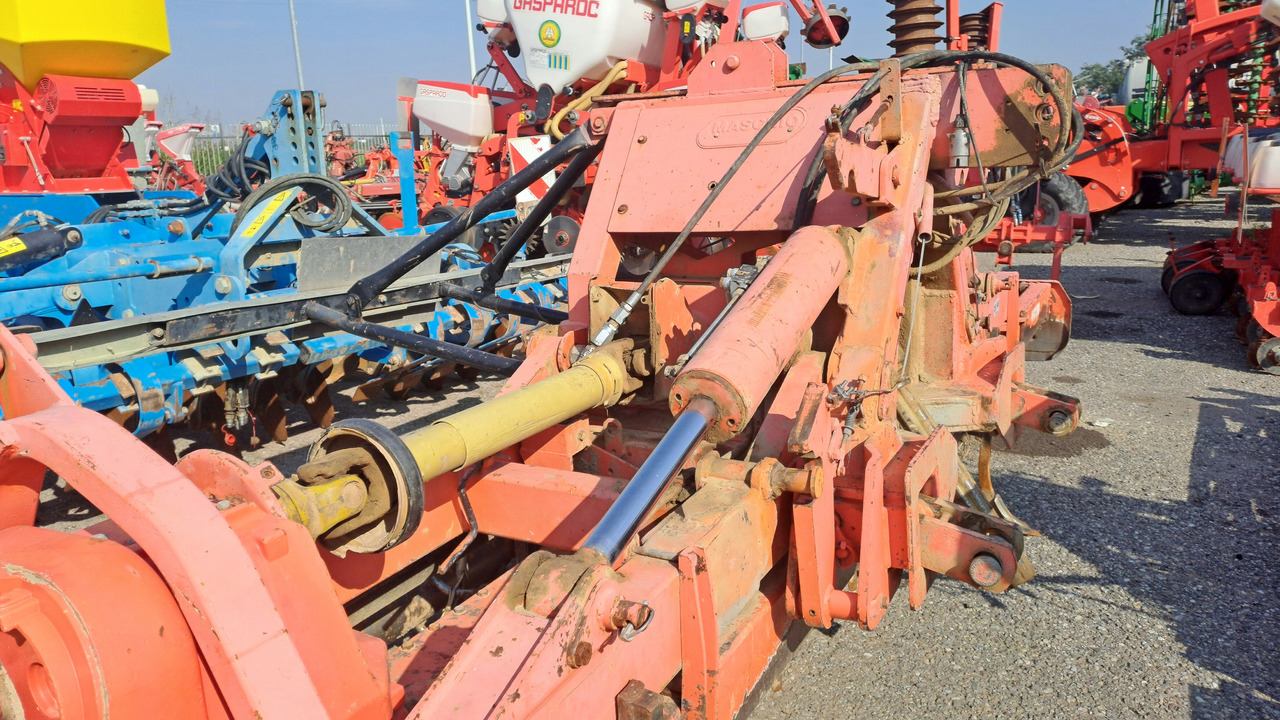 ERPICE ROTANTE MASCHIO AQUILA 6 METRI MOD 6000 * CR - Bodenfräse: das Bild 2 ERPICE ROTANTE MASCHIO AQUILA 6 METRI MOD 6000 * CR - Bodenfräse: das Bild 2