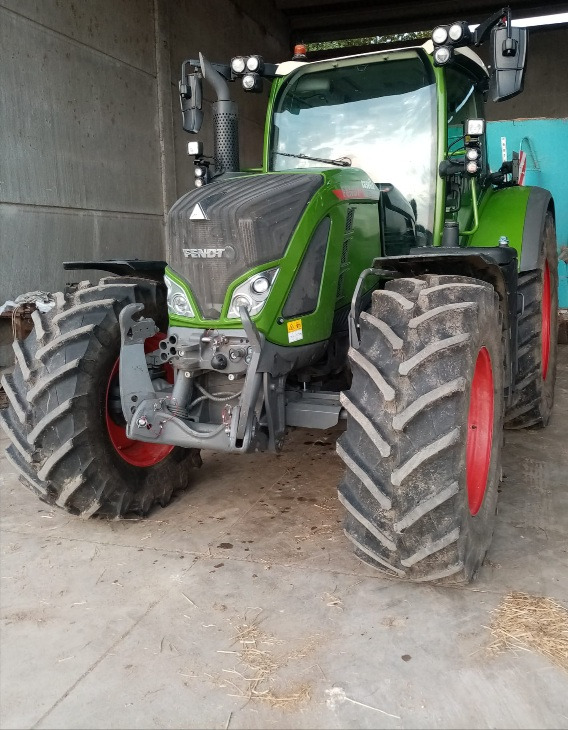 FENDT 320 VARIO - Traktor: das Bild 2 FENDT 320 VARIO - Traktor: das Bild 2