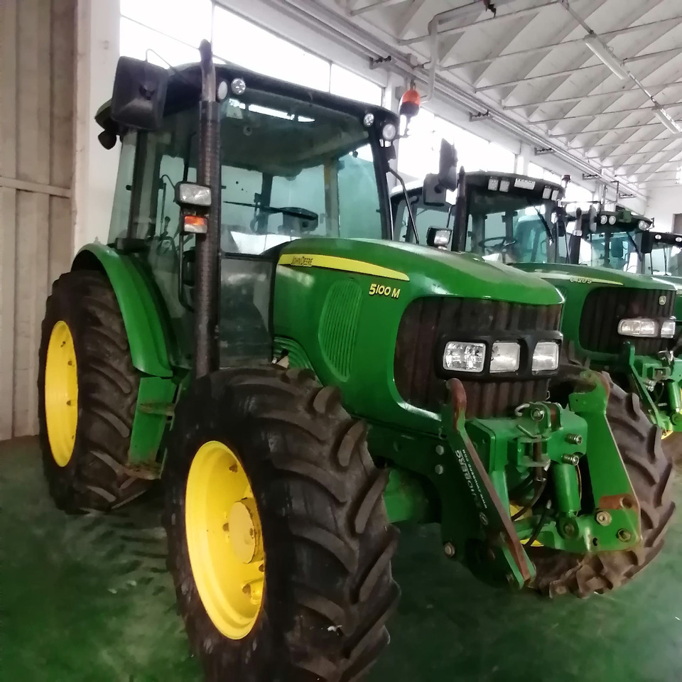 JOHN DEERE 5070 M - Traktor: das Bild 3 JOHN DEERE 5070 M - Traktor: das Bild 3