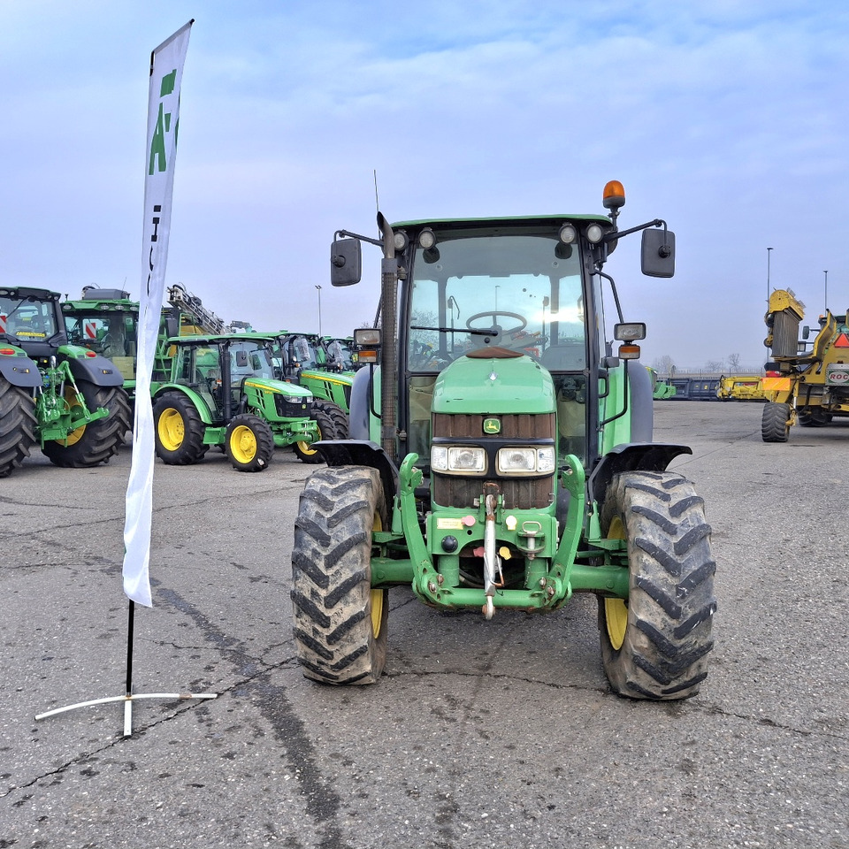 JOHN DEERE 5100 R - Traktor: das Bild 2 JOHN DEERE 5100 R - Traktor: das Bild 2