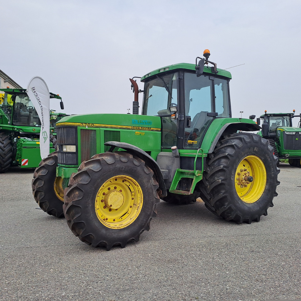 JOHN DEERE 7700 - Traktor: das Bild 1 JOHN DEERE 7700 - Traktor: das Bild 1