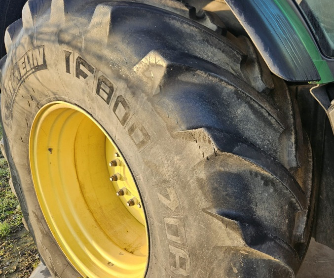 JOHN DEERE 8320R - Traktor: das Bild 4 JOHN DEERE 8320R - Traktor: das Bild 4