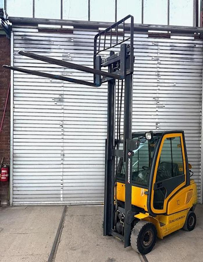 Gabelstapler JUNGHEINRICH, mit Gasantrieb - Treibgasstapler: das Bild 2 Gabelstapler JUNGHEINRICH, mit Gasantrieb - Treibgasstapler: das Bild 2