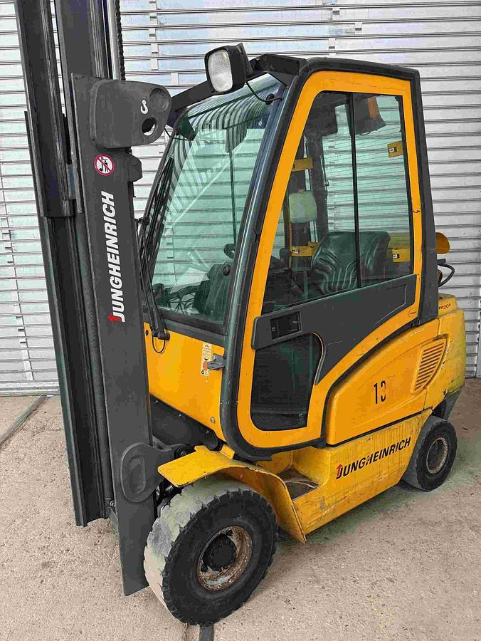 Gabelstapler JUNGHEINRICH, mit Gasantrieb - Treibgasstapler: das Bild 3 Gabelstapler JUNGHEINRICH, mit Gasantrieb - Treibgasstapler: das Bild 3
