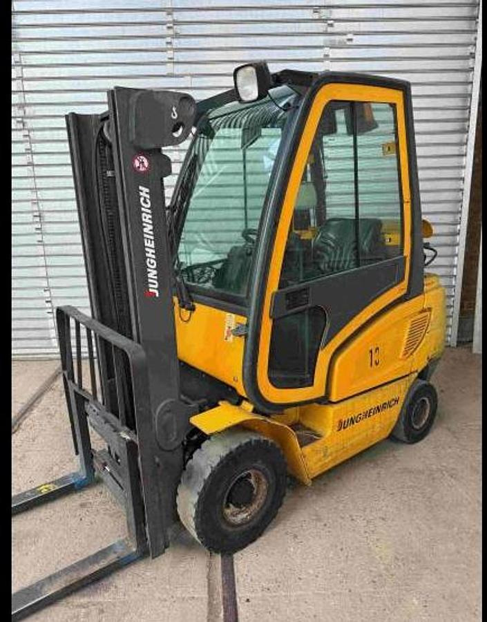 Gabelstapler JUNGHEINRICH, mit Gasantrieb - Treibgasstapler: das Bild 1 Gabelstapler JUNGHEINRICH, mit Gasantrieb - Treibgasstapler: das Bild 1