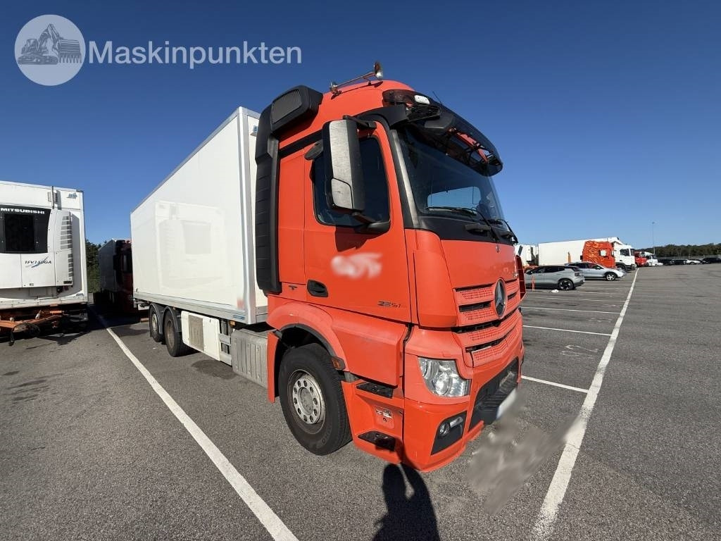 Mercedes-Benz Actros 2551 - Kühlkoffer LKW: das Bild 3 Mercedes-Benz Actros 2551 - Kühlkoffer LKW: das Bild 3