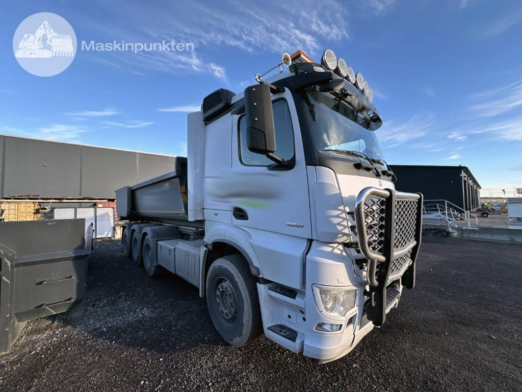Mercedes-Benz Arocs 3251 - Abrollkipper: das Bild 2 Mercedes-Benz Arocs 3251 - Abrollkipper: das Bild 2