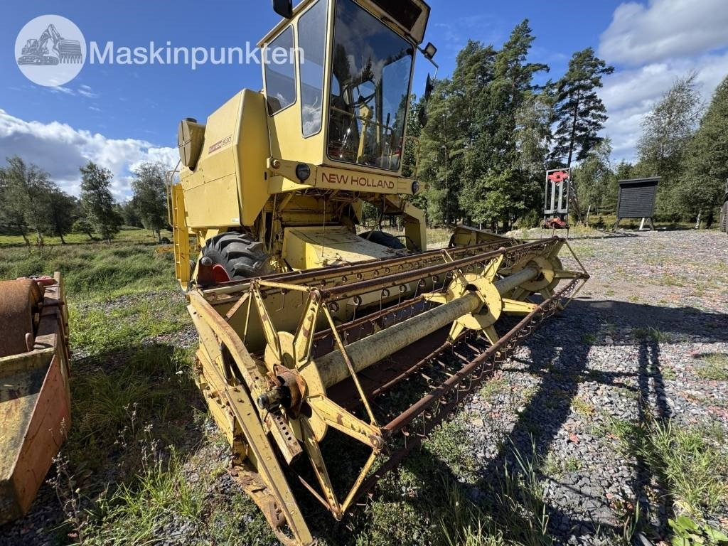 New Holland 1530 - Mähdrescher: das Bild 5 New Holland 1530 - Mähdrescher: das Bild 5