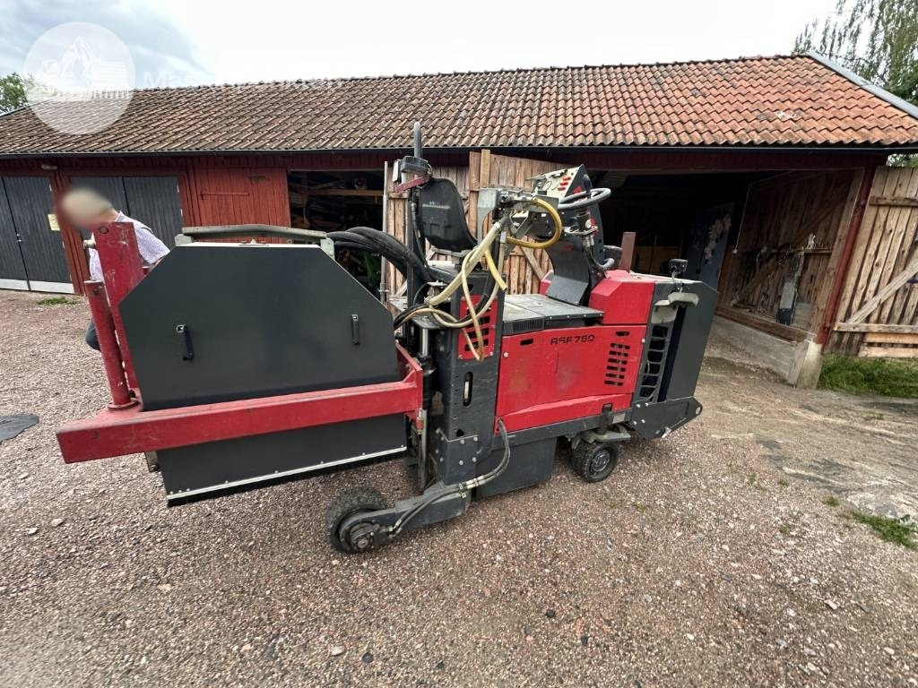 Rellock RSF 750 - Grabenbagger/ Grabenfräse: das Bild 5 Rellock RSF 750 - Grabenbagger/ Grabenfräse: das Bild 5