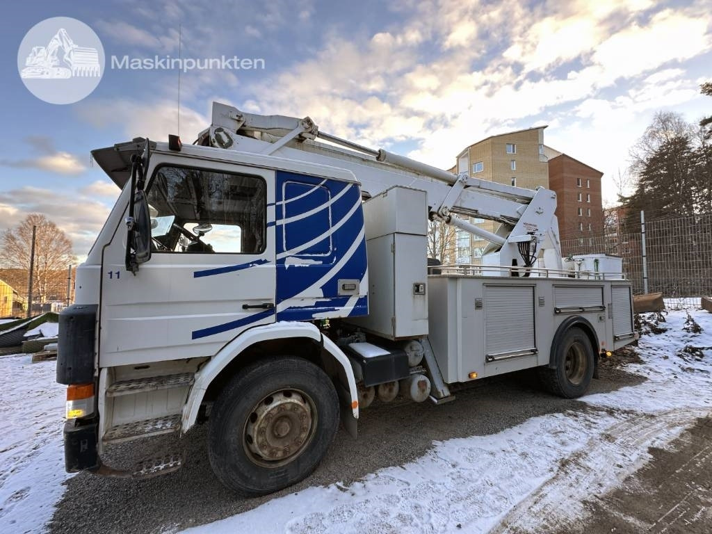 Scania P 92 M - Autokran: das Bild 2 Scania P 92 M - Autokran: das Bild 2