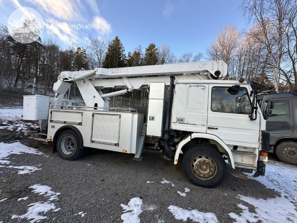 Scania P 92 M - Autokran: das Bild 1 Scania P 92 M - Autokran: das Bild 1