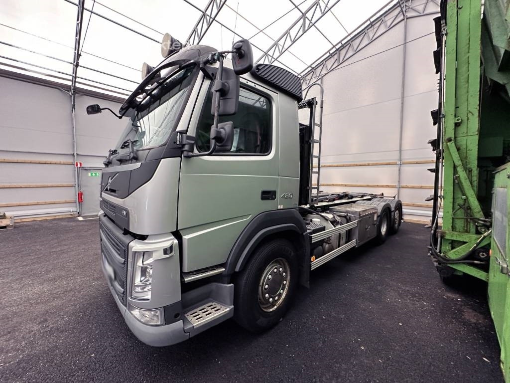Volvo FM 420 - Abrollkipper: das Bild 1 Volvo FM 420 - Abrollkipper: das Bild 1