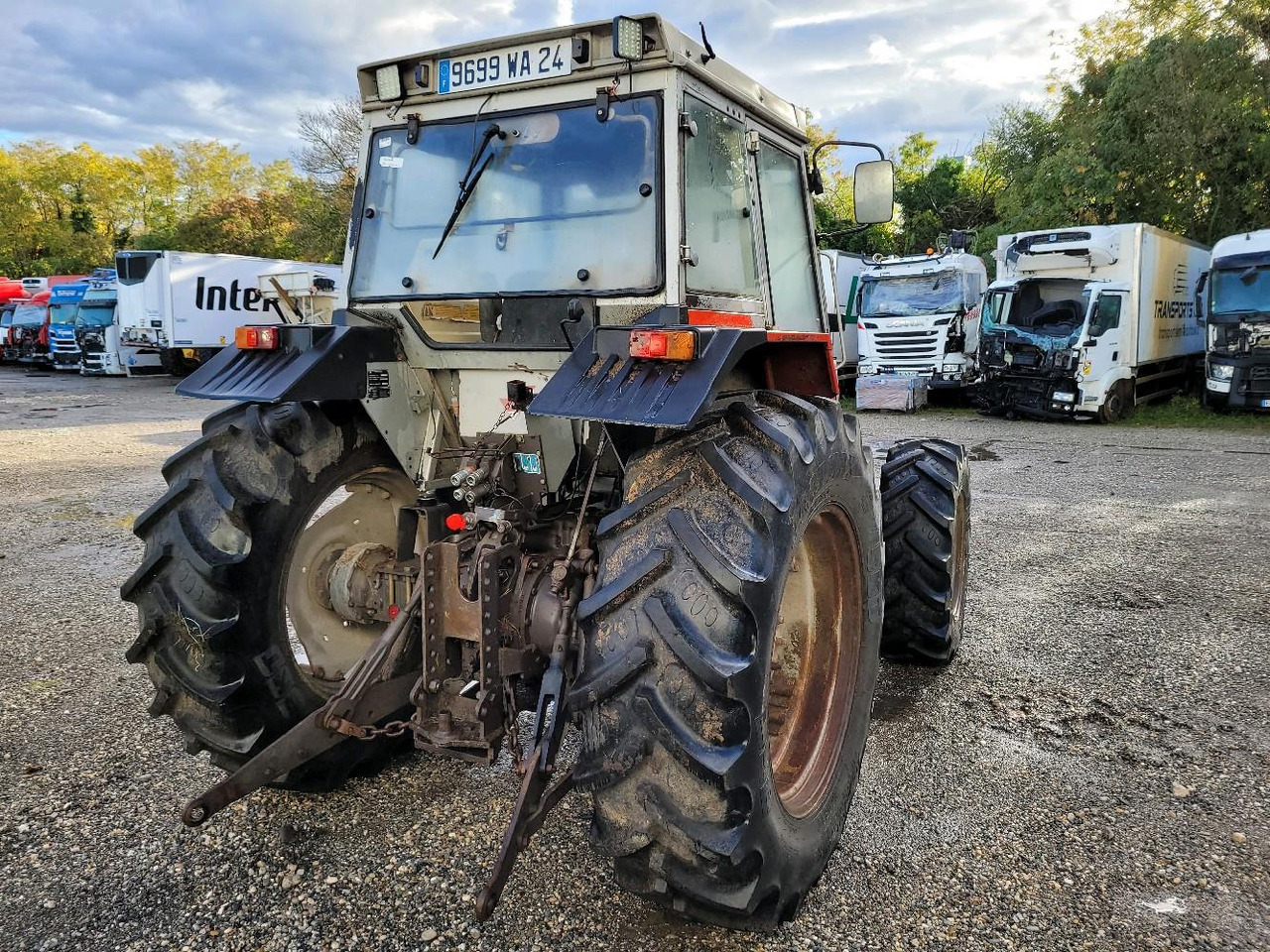 MASSEY FERGUSON 390T-4RM - Traktor: das Bild 4 MASSEY FERGUSON 390T-4RM - Traktor: das Bild 4