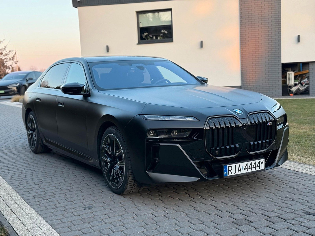 BMW M760 Baureihe 7 Lim M760 e xDrive - Limousine: das Bild 3 BMW M760 Baureihe 7 Lim M760 e xDrive - Limousine: das Bild 3