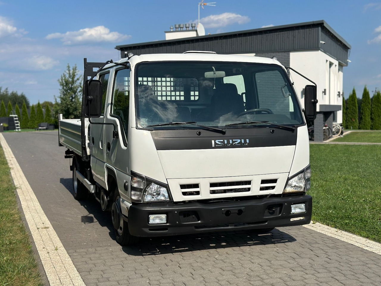 Isuzu 35 N TIPPER 3-SIDE KIPPER DOUBLE CABIN - Kipper Transporter, Transporter mit Doppelkabine: das Bild 3 Isuzu 35 N TIPPER 3-SIDE KIPPER DOUBLE CABIN - Kipper Transporter, Transporter mit Doppelkabine: das Bild 3