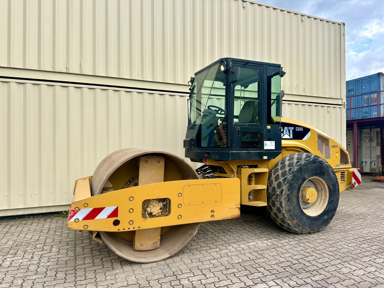 CAT CS56 / 3.782 H / Deutsche Maschine - Walzenzug: das Bild 2 CAT CS56 / 3.782 H / Deutsche Maschine - Walzenzug: das Bild 2