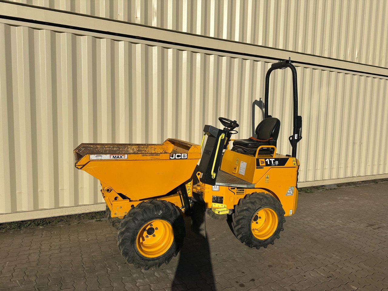JCB 1T-2 High Tip Dumper, 598 Bh, 1.000 KG - Mini-Kipper: das Bild 1 JCB 1T-2 High Tip Dumper, 598 Bh, 1.000 KG - Mini-Kipper: das Bild 1
