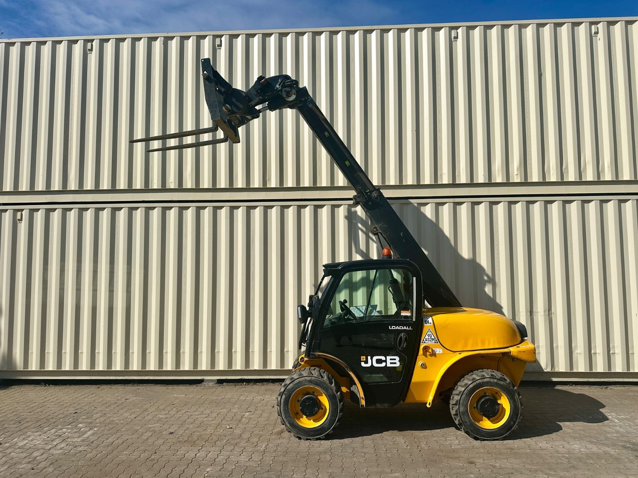 JCB 520-40 / 2017 BJ / 2.297 Bh / 4 Meter / 2 Tonnen - Teleskoplader: das Bild 2 JCB 520-40 / 2017 BJ / 2.297 Bh / 4 Meter / 2 Tonnen - Teleskoplader: das Bild 2