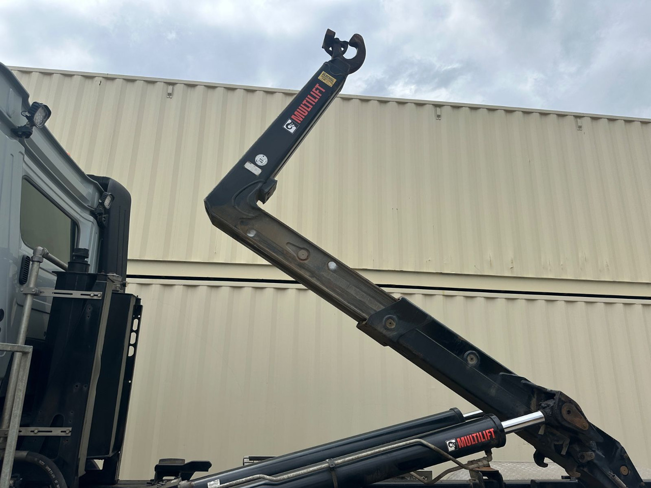 Mercedes-Benz Arocs 2643/Hiab M. /1. Hd /R.St. 3.90m/265.773KM - Abrollkipper: das Bild 5 Mercedes-Benz Arocs 2643/Hiab M. /1. Hd /R.St. 3.90m/265.773KM - Abrollkipper: das Bild 5