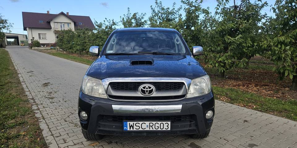 Toyota Hilux 3.0 SR5 automat 4x4 - Pick-up: das Bild 2 Toyota Hilux 3.0 SR5 automat 4x4 - Pick-up: das Bild 2