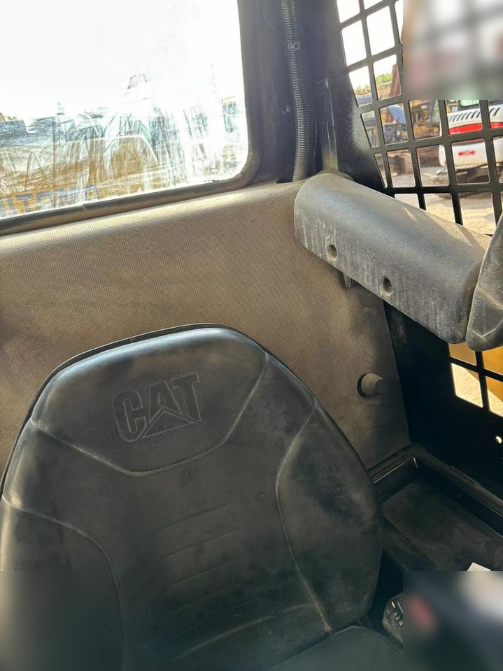 CATERPILLAR 226B - Kompaktlader: das Bild 4 CATERPILLAR 226B - Kompaktlader: das Bild 4