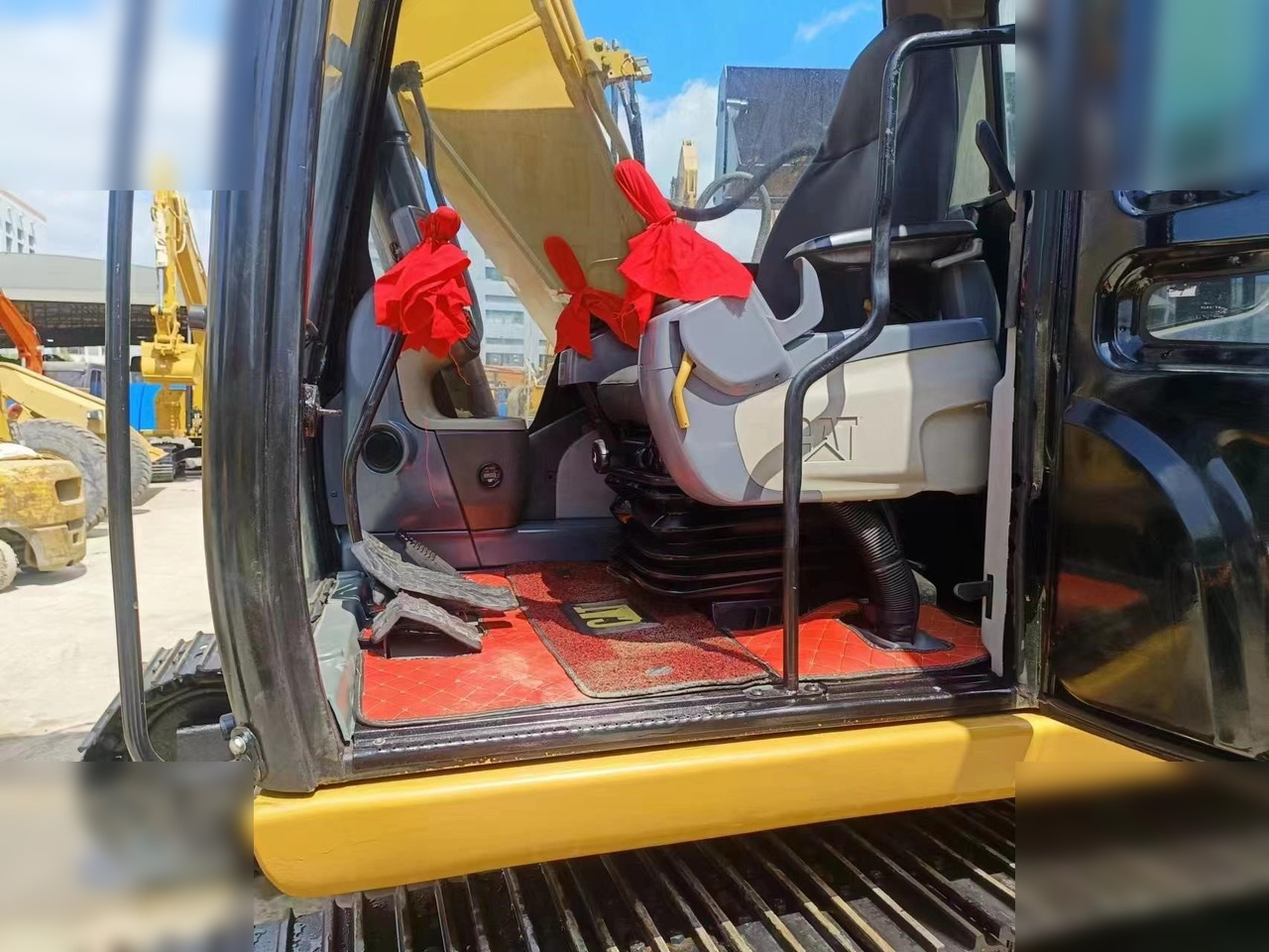 CATERPILLAR 312D - Kettenbagger: das Bild 5 CATERPILLAR 312D - Kettenbagger: das Bild 5