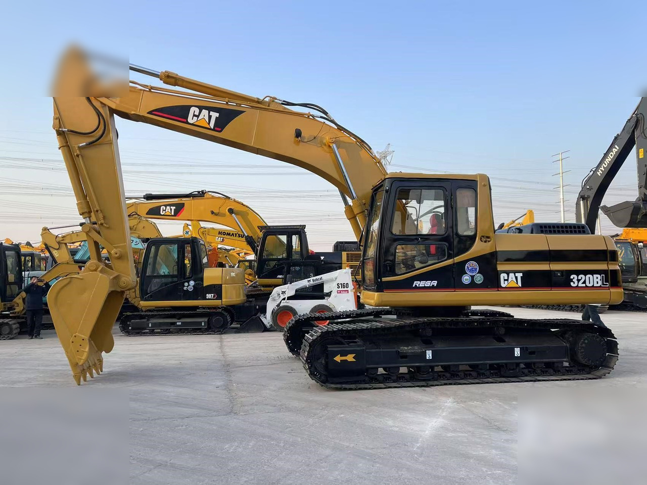 CATERPILLAR 320BL - Kettenbagger: das Bild 1 CATERPILLAR 320BL - Kettenbagger: das Bild 1