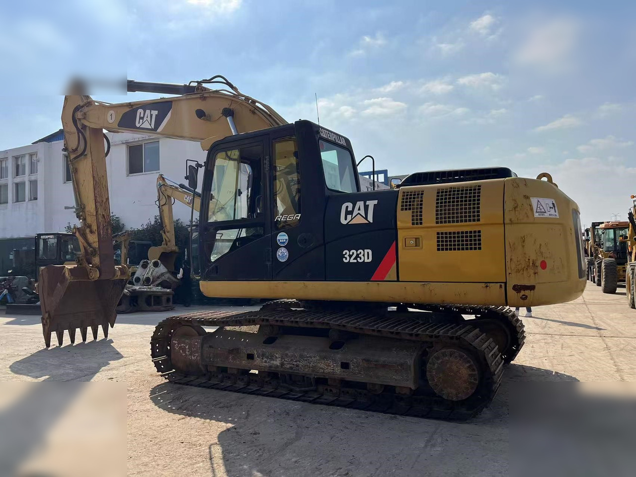 CATERPILLAR 323D - Kettenbagger: das Bild 4 CATERPILLAR 323D - Kettenbagger: das Bild 4