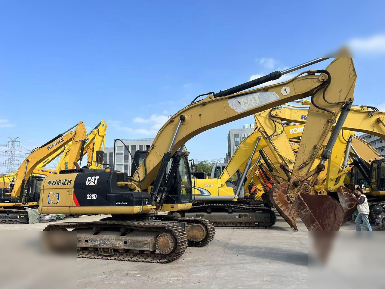 CATERPILLAR 323D - Kettenbagger: das Bild 1 CATERPILLAR 323D - Kettenbagger: das Bild 1