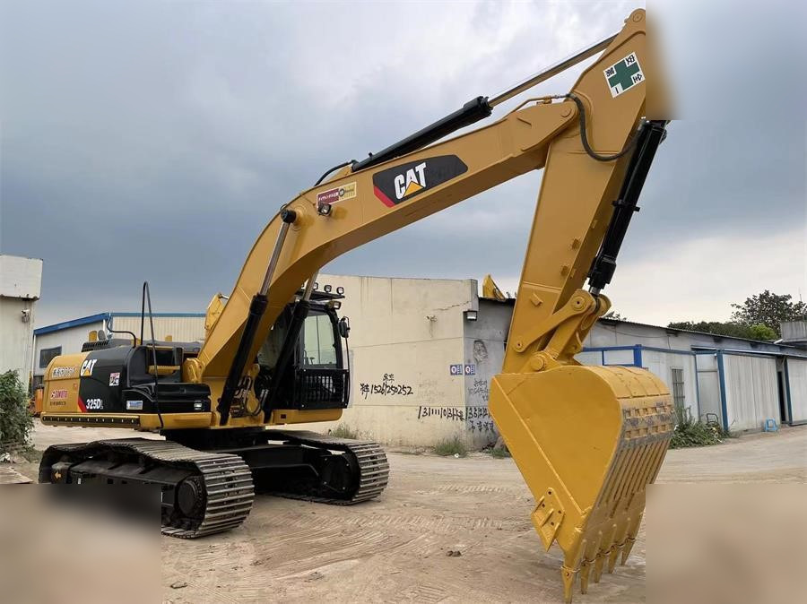 CATERPILLAR 325DL - Kettenbagger: das Bild 2 CATERPILLAR 325DL - Kettenbagger: das Bild 2