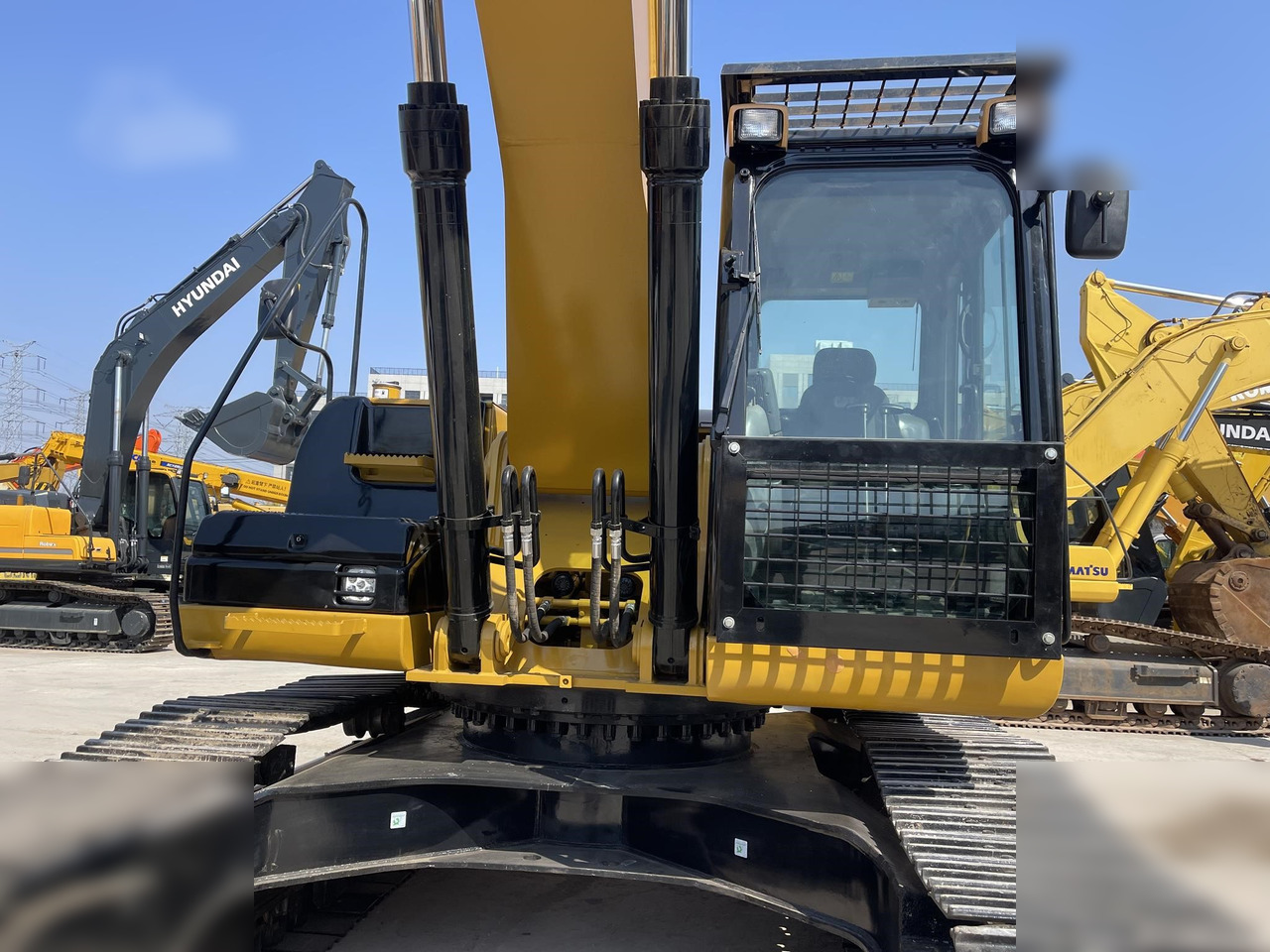 CATERPILLAR 330DL - Kettenbagger: das Bild 2 CATERPILLAR 330DL - Kettenbagger: das Bild 2