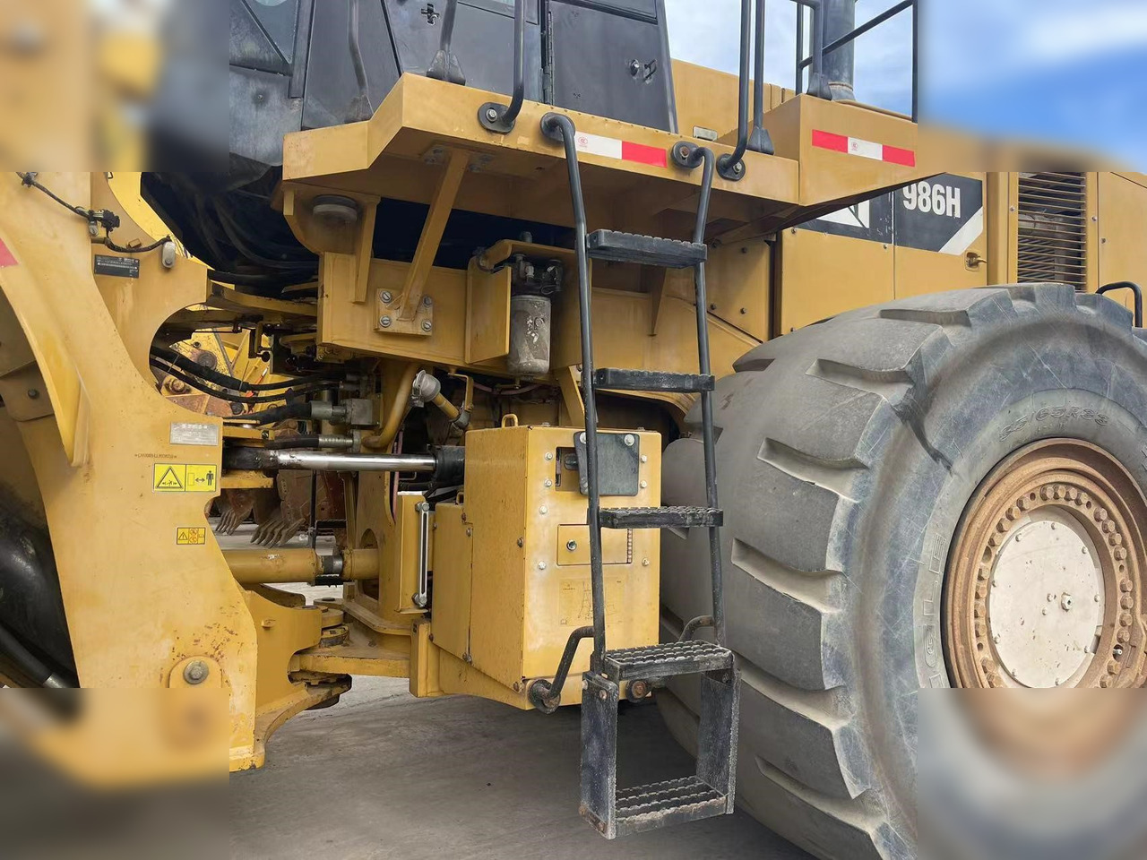 Radlader CATERPILLAR 986H: das Bild 6