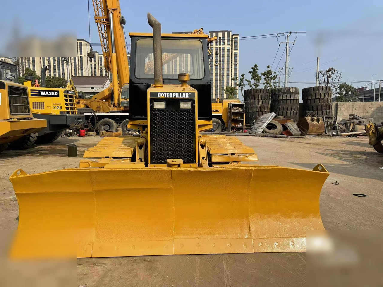 CATERPILLAR D4C - Bulldozer: das Bild 2 CATERPILLAR D4C - Bulldozer: das Bild 2