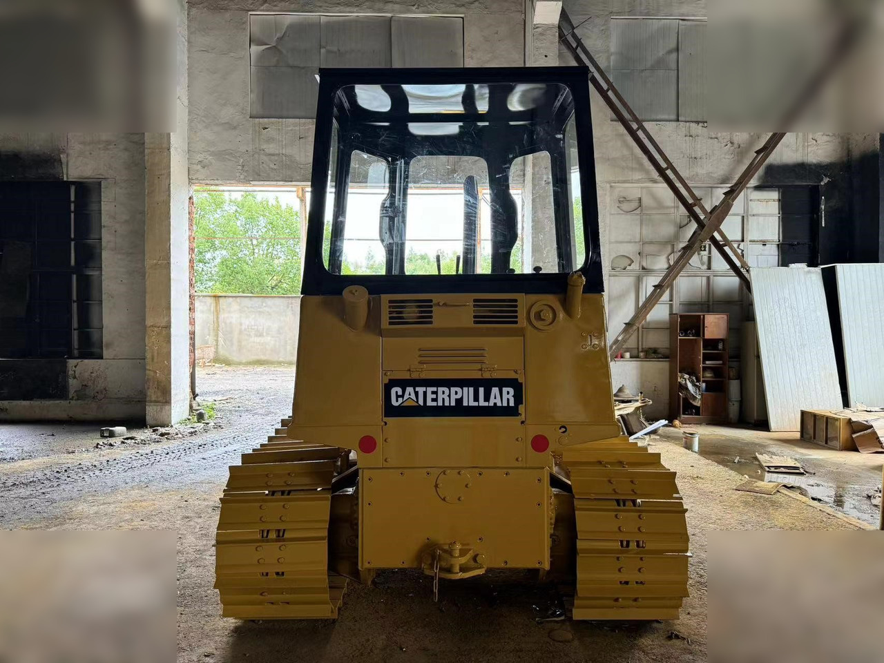 CATERPILLAR D4C - Bulldozer: das Bild 3 CATERPILLAR D4C - Bulldozer: das Bild 3