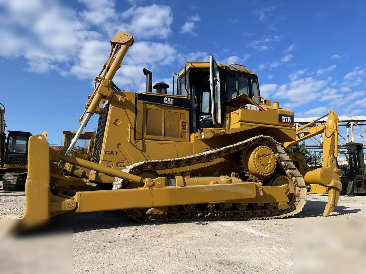 CATERPILLAR D7R II - Bulldozer: das Bild 3 CATERPILLAR D7R II - Bulldozer: das Bild 3