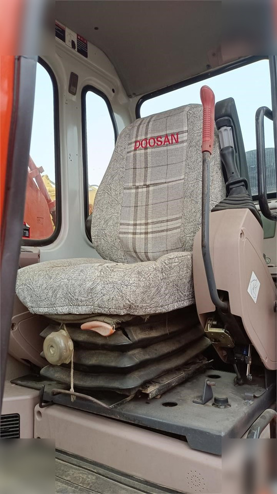 DOOSAN DH220 LC-7 - Kettenbagger: das Bild 4 DOOSAN DH220 LC-7 - Kettenbagger: das Bild 4