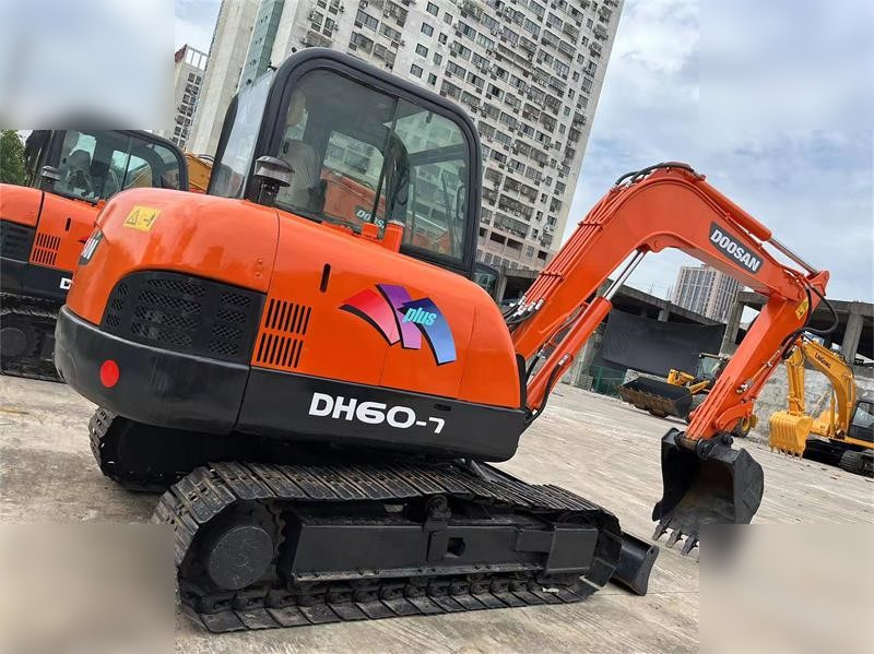 DOOSAN DH60-7 - Kettenbagger: das Bild 1 DOOSAN DH60-7 - Kettenbagger: das Bild 1
